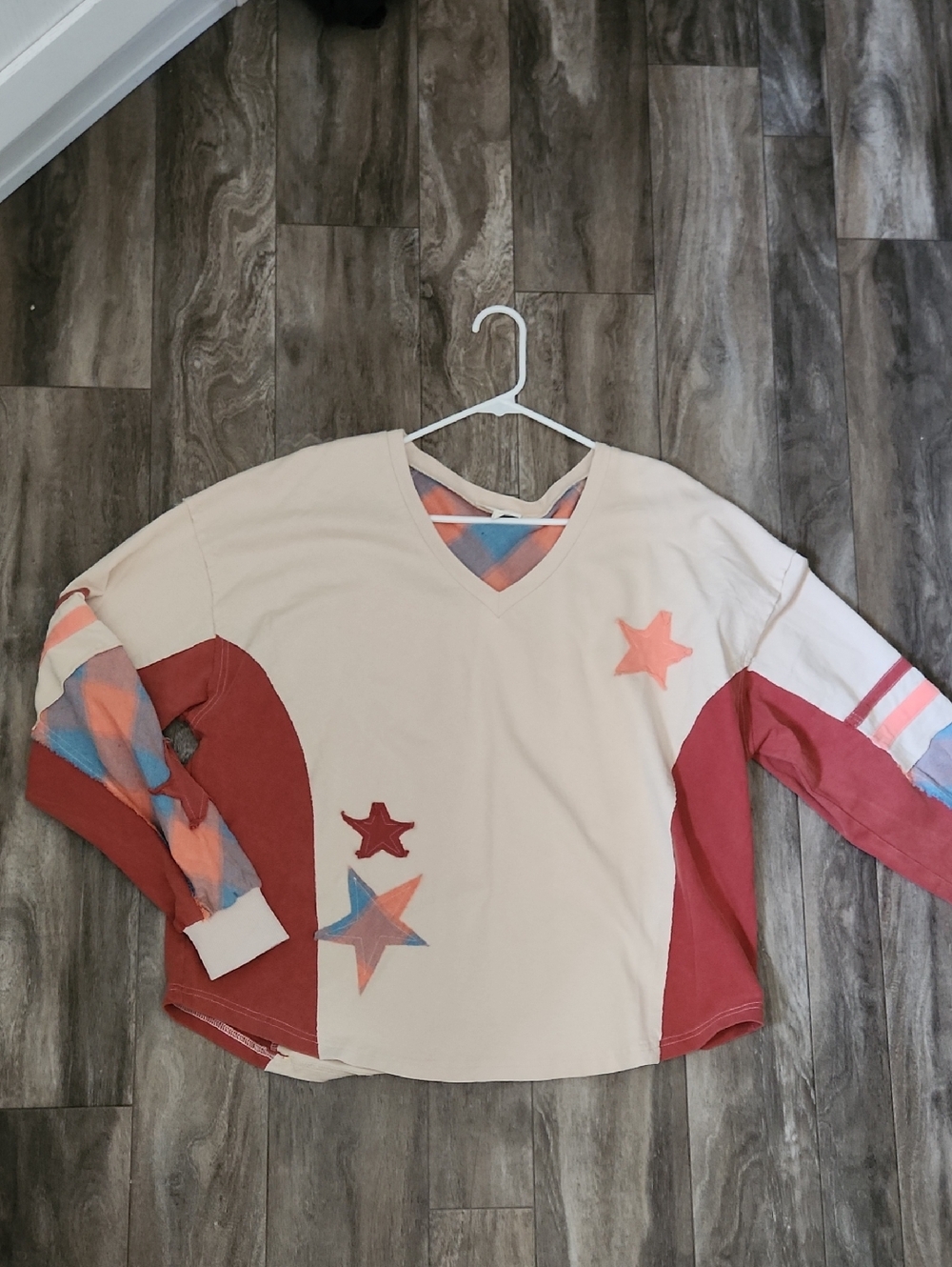 easel Cream and Rust Star Accent Long Sleeve Tee